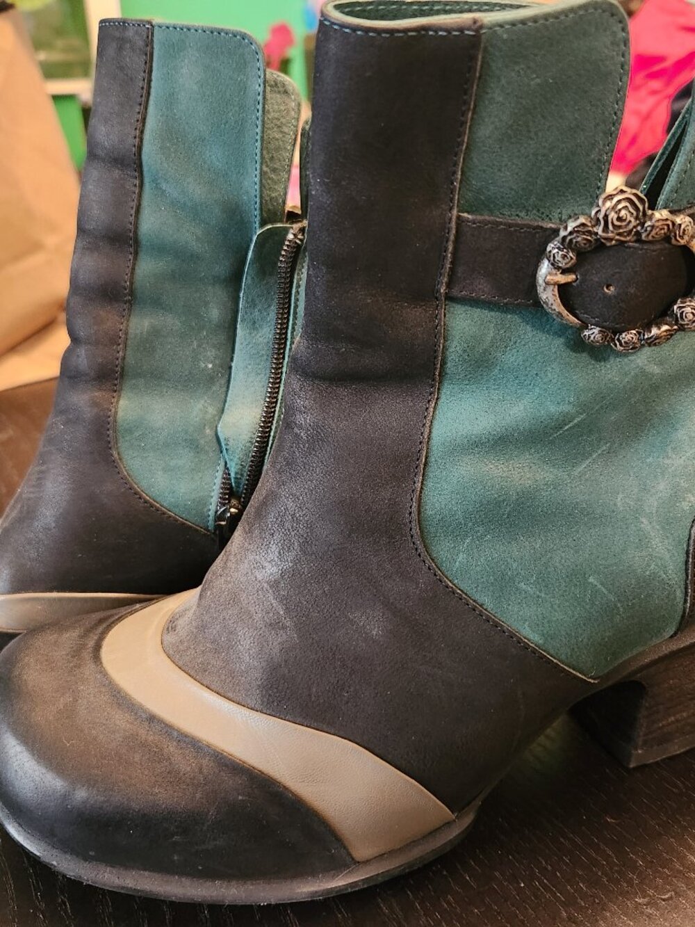 Black & teal Fluevog Dove ankle boots, size 9.5 in great condition